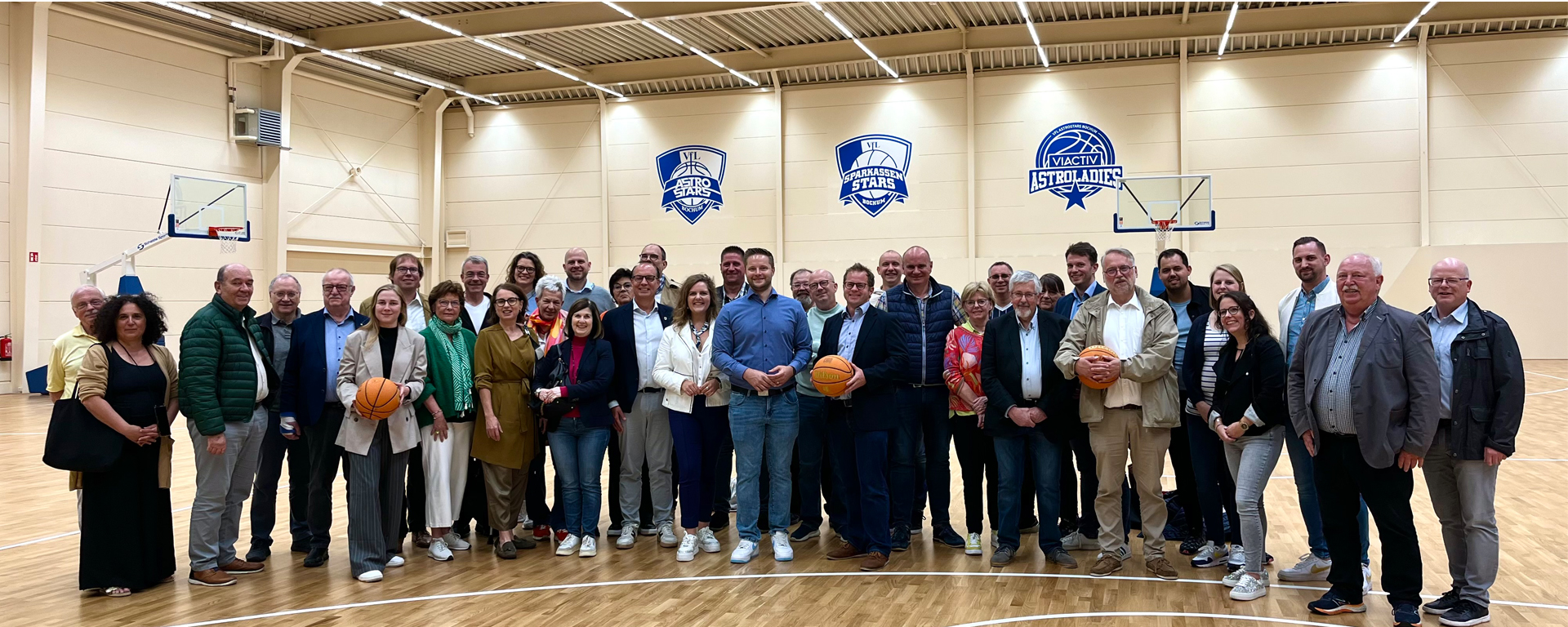 CDU-Fraktion in Basketballhalle
