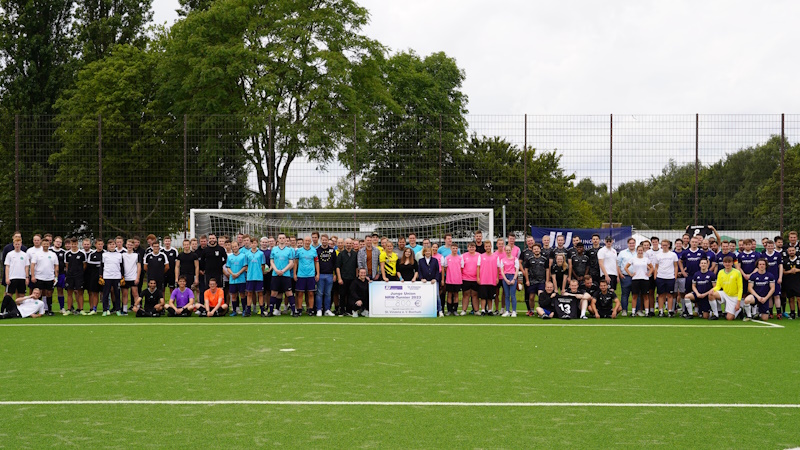 Alle Teilnehmerinnen und Teilnehmer am Fußballturnier der Jungen Union NRW 2023 in Bochum.
Foto: Julian Kendziora.
